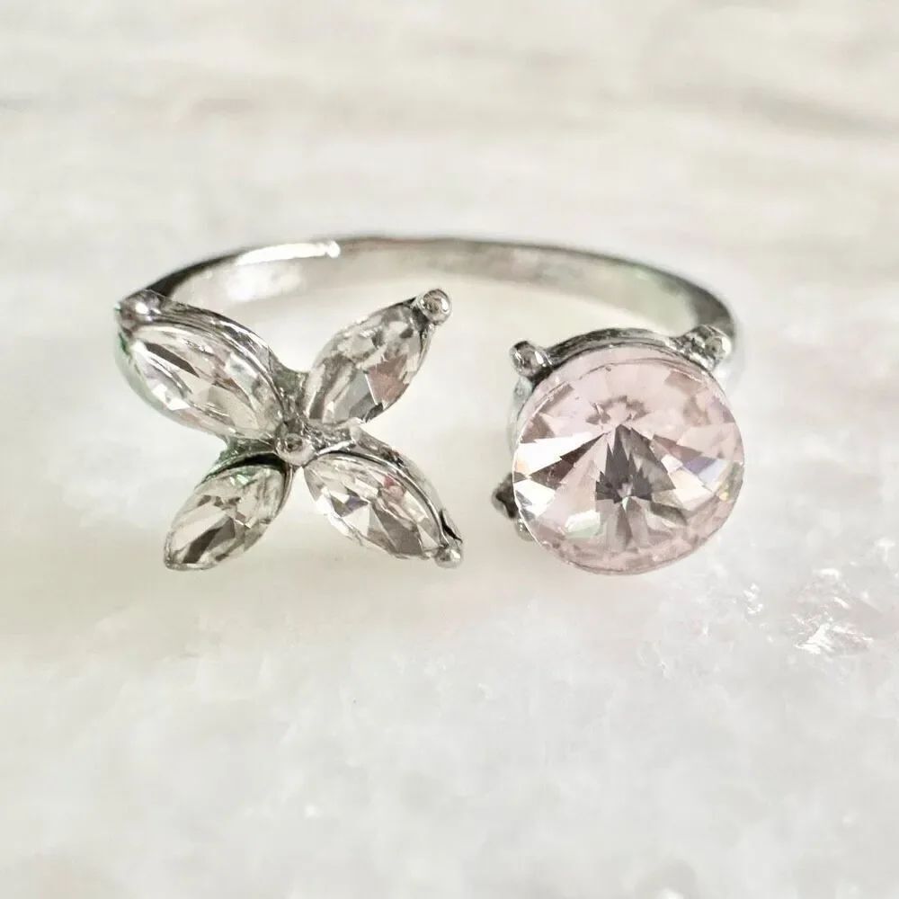 Victoria Marquis light pink adjustable ring ￼